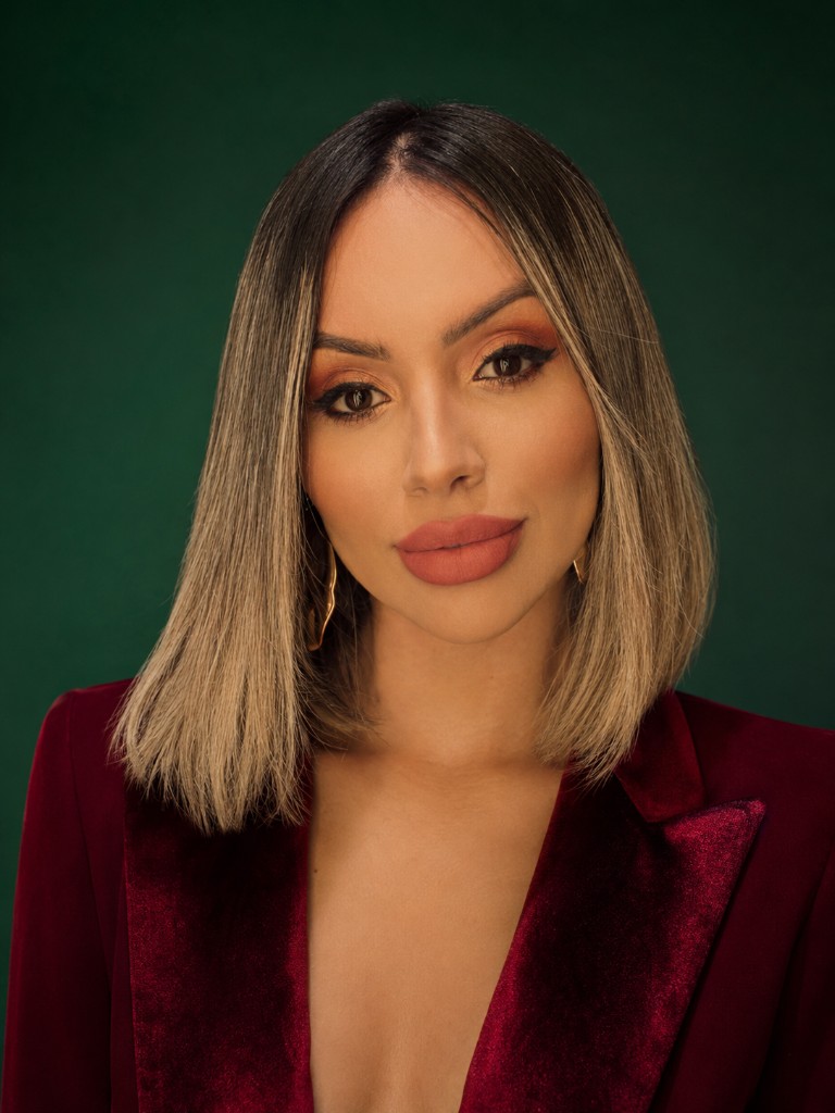 Jaqueline Oliveira — Dra. Quantum em retrato profissional